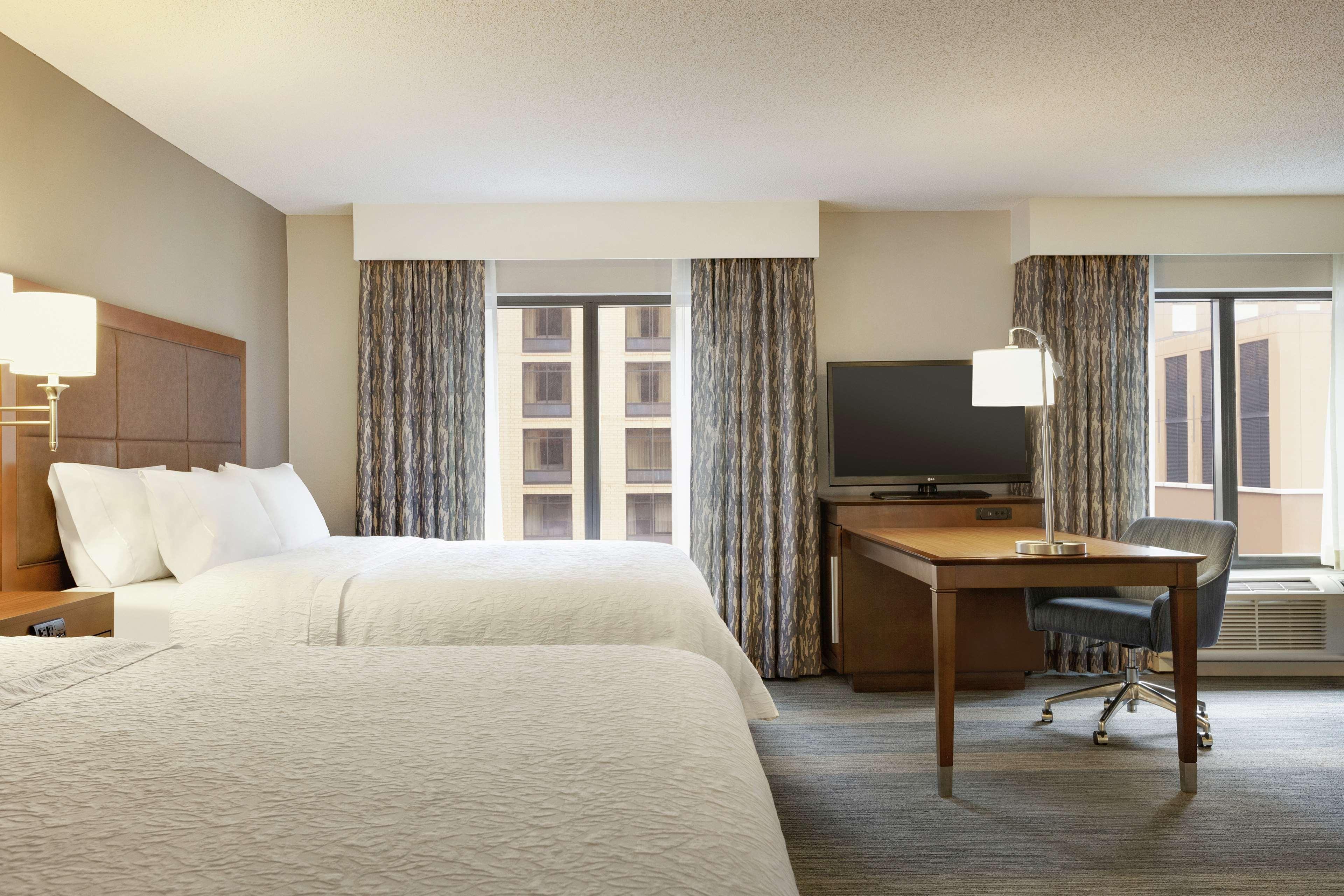 Hampton Inn & Suites Nashville-Downtown Exteriör bild