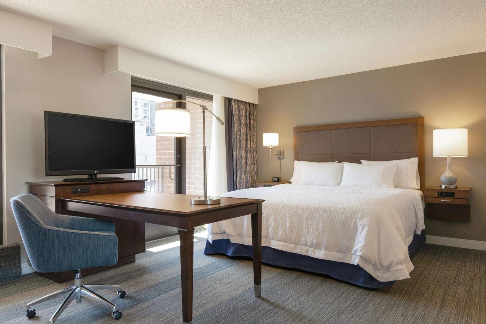 Hampton Inn & Suites Nashville-Downtown Exteriör bild