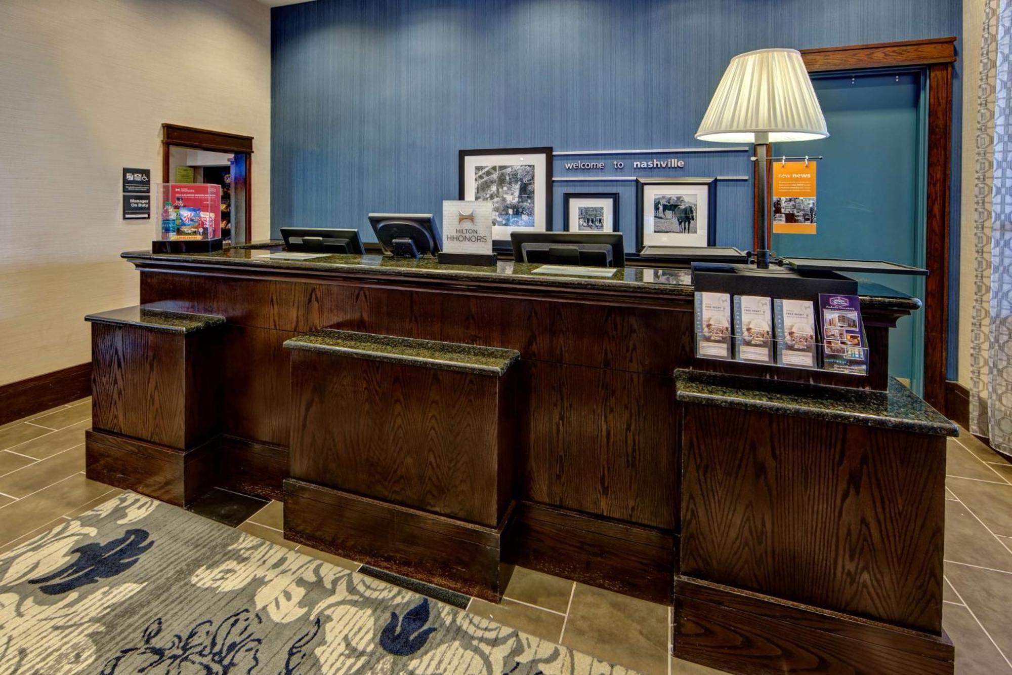Hampton Inn & Suites Nashville-Downtown Exteriör bild